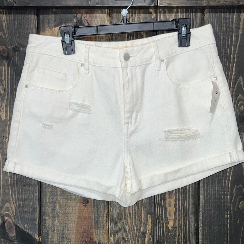 NWT Bullhead Dandelion‎ White High Rise Distressed Denim Shorts Size 31 Cuff Hem